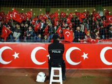 Турецкие фанаты проигнорировали минуту молчания