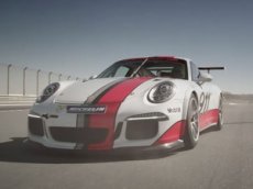 Автогонщик улетел с дороги из-за SMS