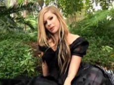 Новая песня Аврил Лавин для фильма "Алиса в стране чудес"