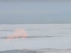 Подледный пожар на озере Байкал