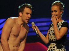 Церемонию MTV EMA прервал голый мужчина на сцене