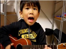 Ребенок с укулеле стал звездой YouTube