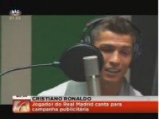 Криштиану Роналдо спел для рекламы португальского банка