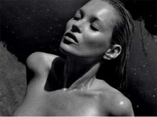 Кейт Мосс снялась в бикини для календаря Pirelli