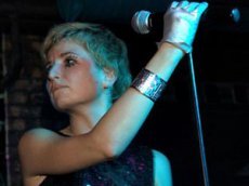 Солистке группы "Барто" грозит статья за скандальную песню про "ментов"