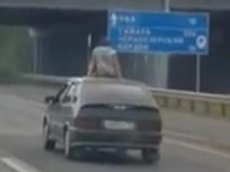 Экстремальная поездка на крыше авто в Уфе