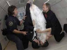 Американская пара заключила брак в невесомости