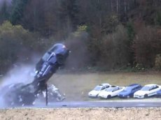 Краш-тест на скорости 200 км/ч