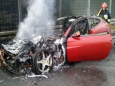 Ferrari FF внезапно вспыхнул на трассе