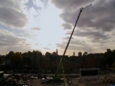 В Лондоне появился самый большой указатель в мире