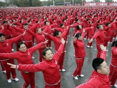 18 тысяч пенсионеров устроили флешмоб в Китае