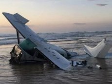 Спасение пассажиров рухнувшего в океан самолета попало на видео
