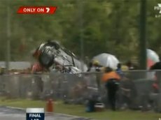 Потерявший контроль MINI Cooper приземлился на головы зрителей