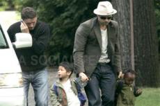 Брэд Питт заменил детям мать