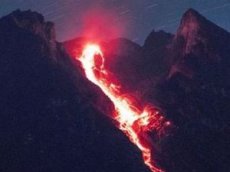 Самый активный вулкан Индонезии начал извержение