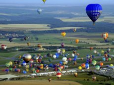 433 воздушных шара поднялись в небо Франции