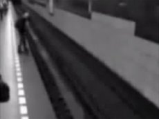 "Усталая" пассажирка чешского метро упала под поезд