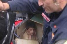 8-летний мальчик застрял в сейфе