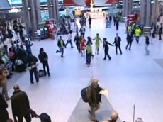 "Флэшмоб" в зале Лиссабонского аэропорта