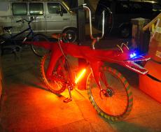 Джей Броммель продемонстрировал новое творение —  велосипед-дракон