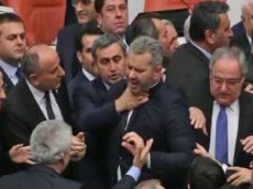 Турецкие депутаты подрались в парламенте