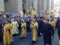 Крестный ход на Невском проспекте