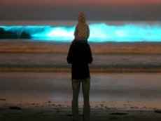 Тихий океан излучает … голубой свет!