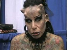 Мексиканка с помощью хирургов превратилась в дьяволицу