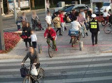 Необычный способ борьбы с пешеходами-нарушителями