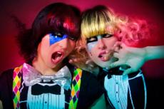 В новом клипе дуэта "Robots in Disguise" роботы занялись сексом