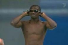 Пловец из Гвинеи вышел на дистанцию в одиночку и победил