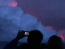 На Гавайях «лавовая бомба» едва не убила пассажиров теплохода