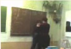 Учительница била пятиклассника головой о доску, а дети сняли это на видео