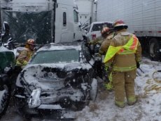 Около 50 машин столкнулись в США из-за снегопада
