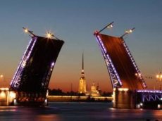 В Петербурге безумец на каршеринговом авто попытался разводящийся мост