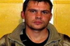 Педофил попал в объектив камер наблюдения