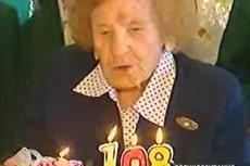 Старейшая блоггерша принимает поздравления