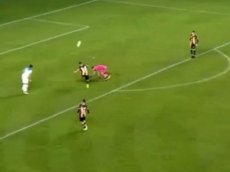 В Чили игрок эффектно забил в свои ворота