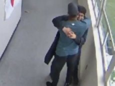 Тренер разоружил школьного стрелка при помощи объятий