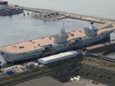 Крупнейший авианосец ВМФ Великобритании HMS Queen Elizabeth спущен на воду