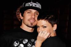 Пинк рассталась с мужем