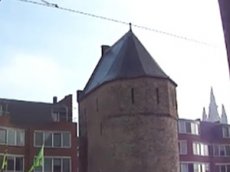 В Голландии передвинули башню XV века