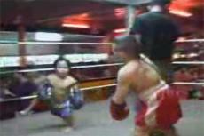 Соревнования по тайскому боксу среди карликов