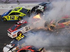 «Автомобильный ад» в NASCAR