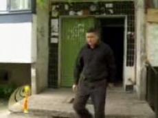 Мужчина поймал трехлетнего мальчика, выпавшего из окна