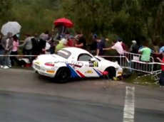 На ралли в Испании Porsche "влетел" в зрителей