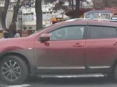 5-летний малыш сел за руль внедорожника