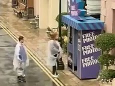 "Маньяки с топорами" нападали на посетителей фотобудки