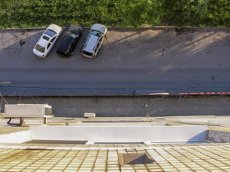 В Петербурге ребенок 15 минут висел на карнизе 9 этажа