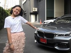 Школьница заработала на шикарный автомобиль с помощью видео о косметике